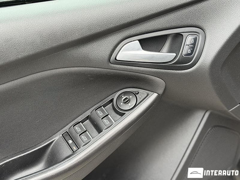 2017 Ford Focus — Miniatură 6