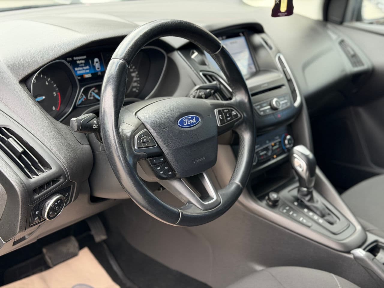 2017 Ford Focus — Miniatură 8