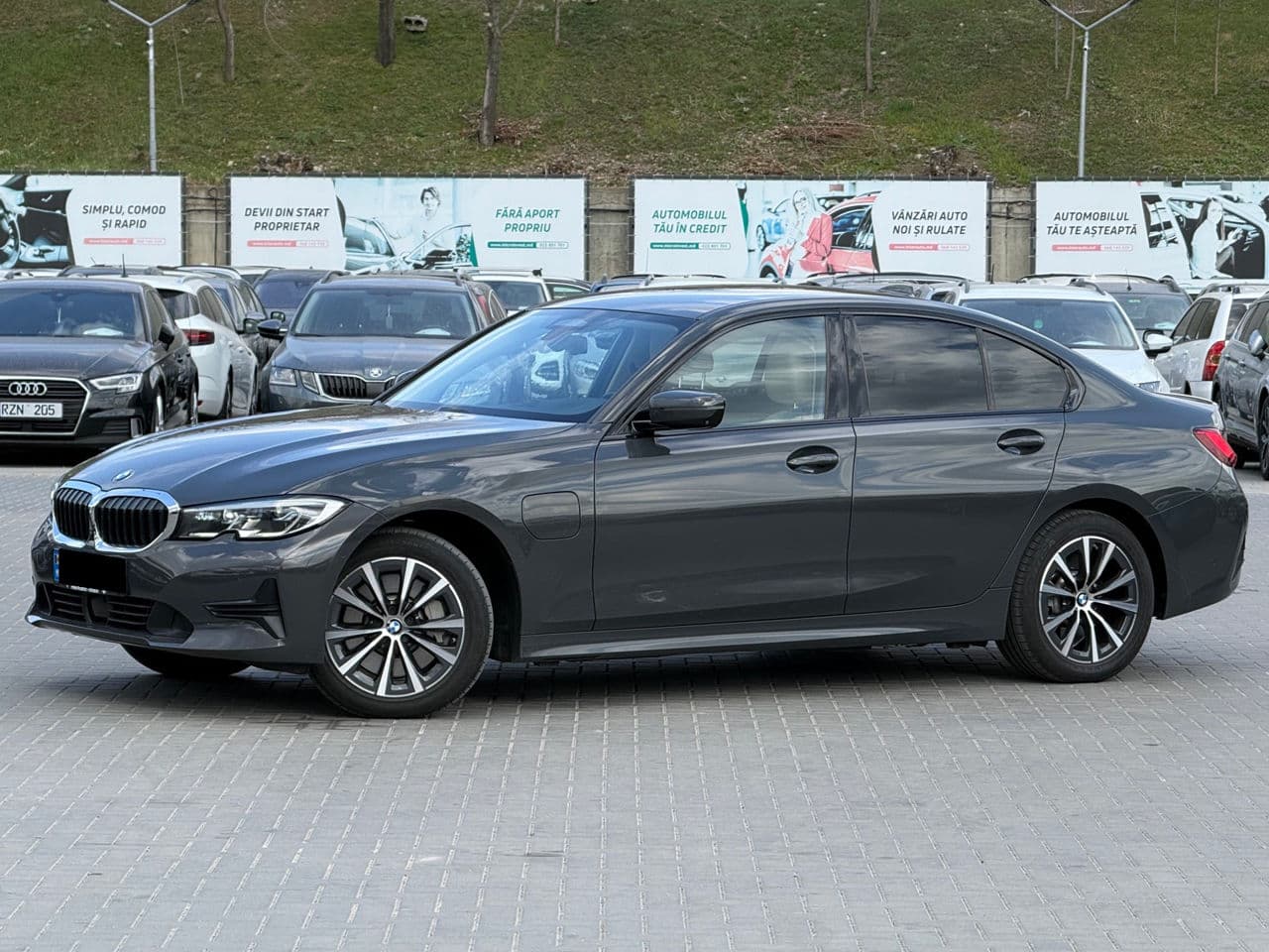 2020 BMW 330E — Miniatură 2