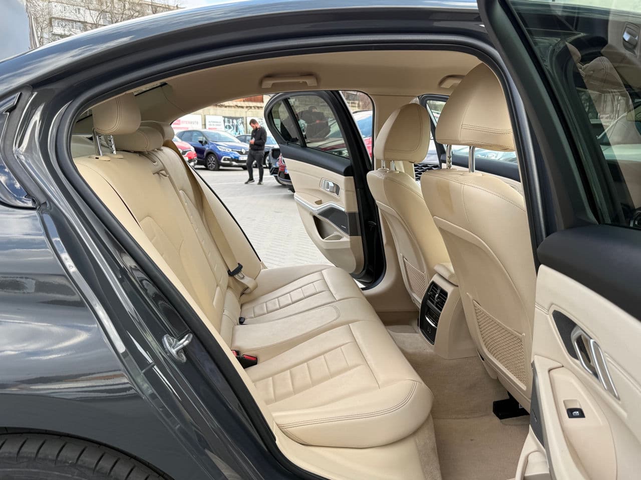 2020 BMW 330E — Miniatură 17