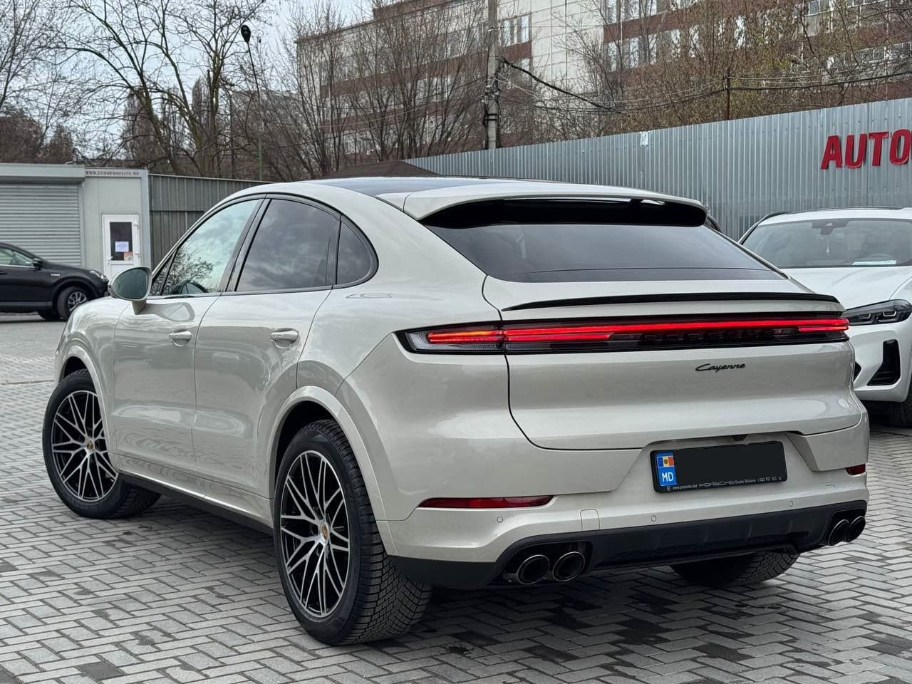 2025 Porsche Cayenne Coupe — Miniatură 4