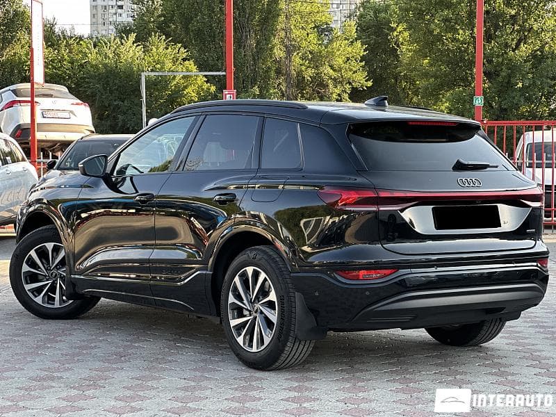 2025 Audi Q6 E-tron — Miniatură 3