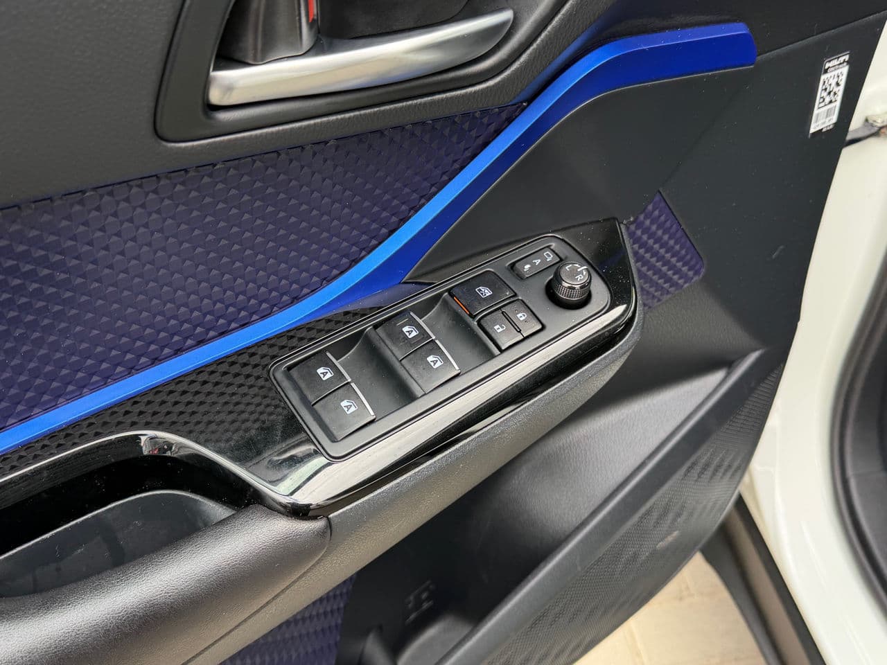 Toyota C-HR 2017 — Миниатюра 8