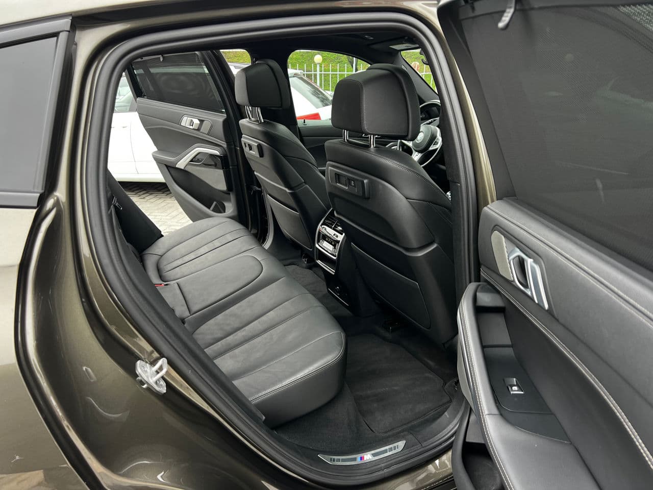 BMW X6 4.0i 2021 — Миниатюра 22