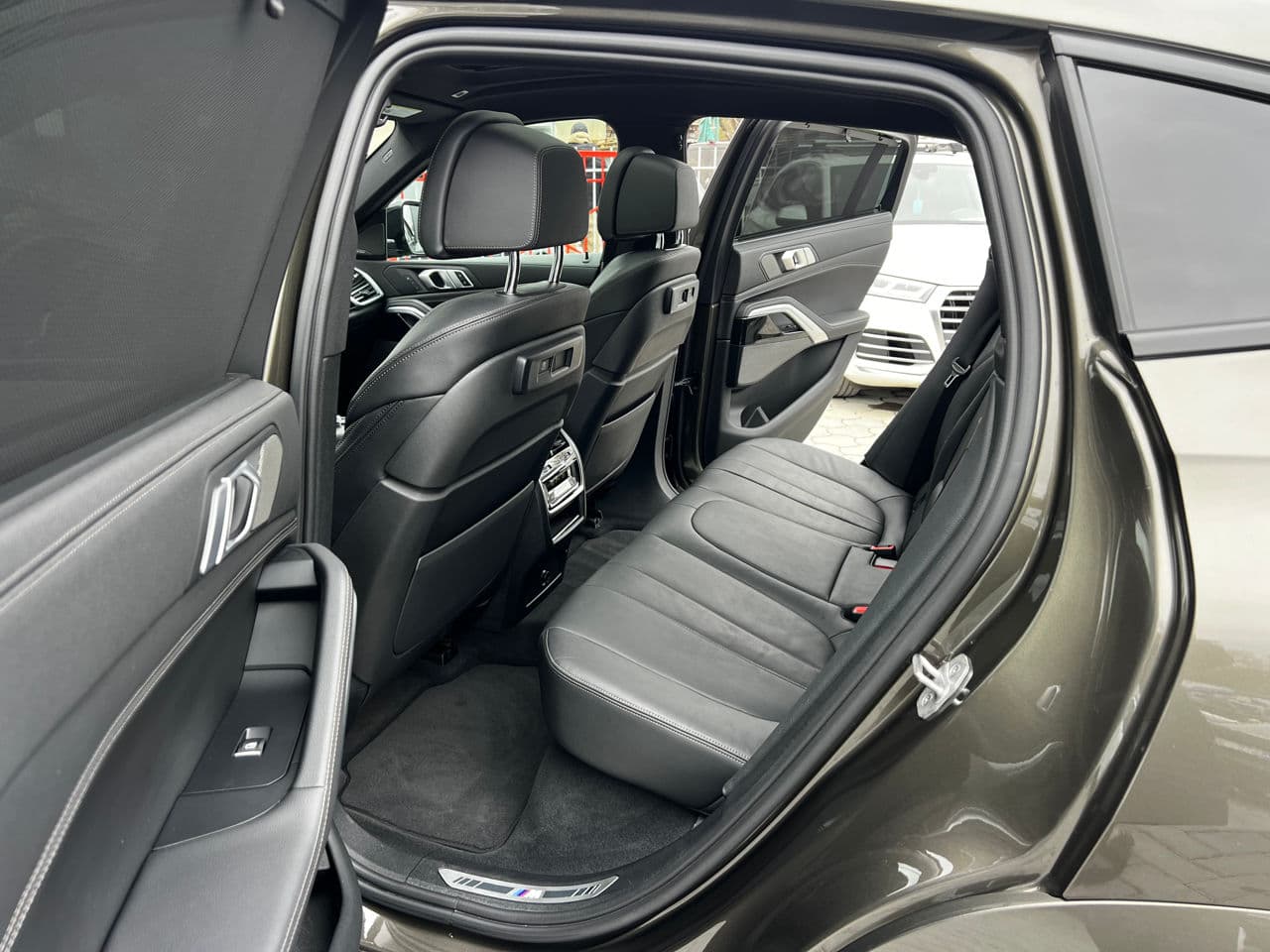 BMW X6 4.0i 2021 — Миниатюра 21