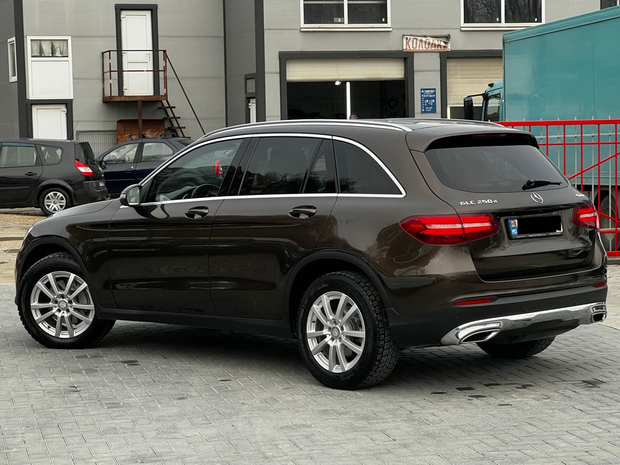 2016 Mercedes GLC 250d — Miniatură 3