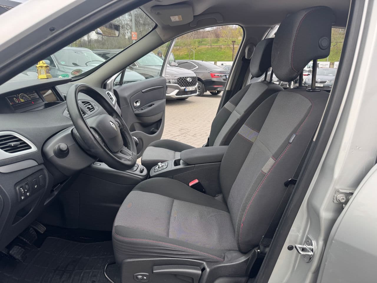 2015 Renault Grand Scenic — Miniatură 5
