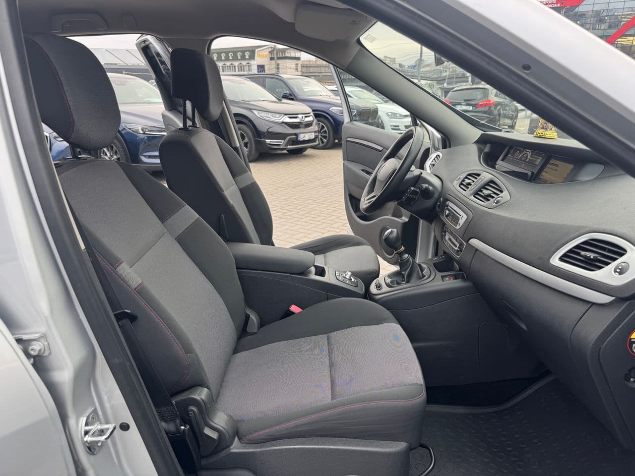 2015 Renault Grand Scenic — Miniatură 16