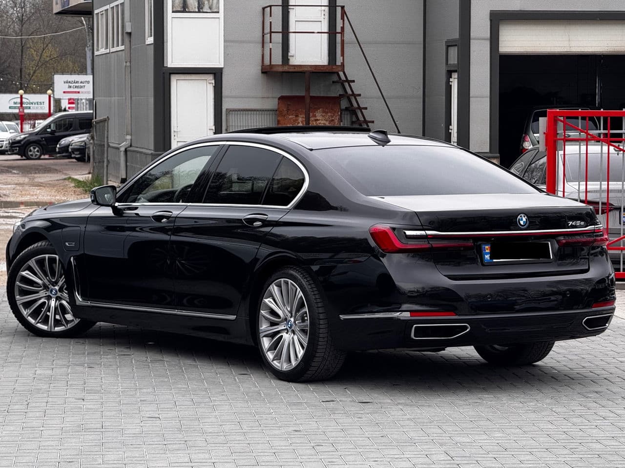 2022 BMW 745e — Miniatură 3