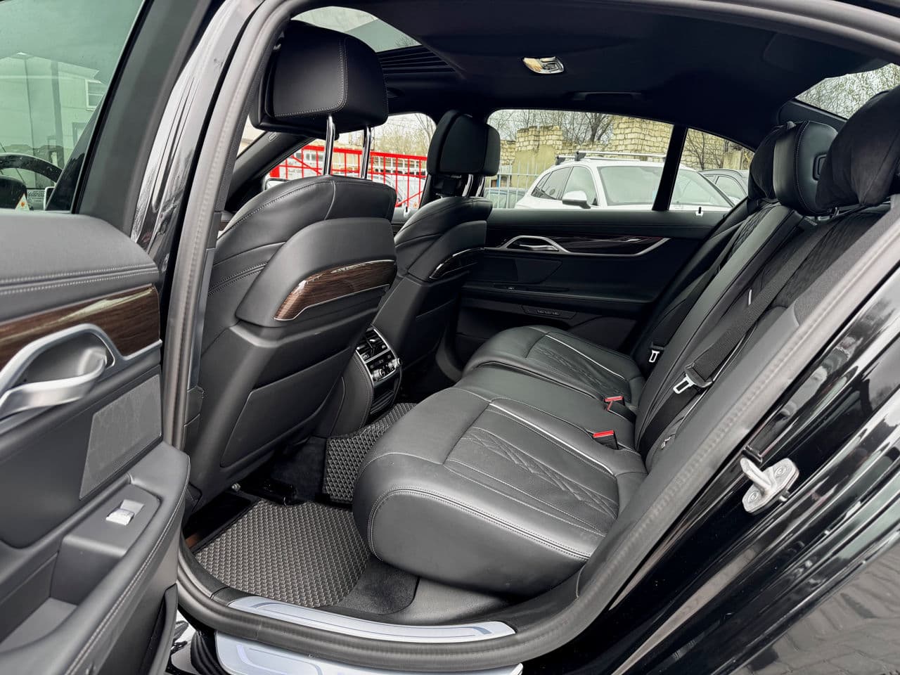 2022 BMW 745e — Miniatură 21
