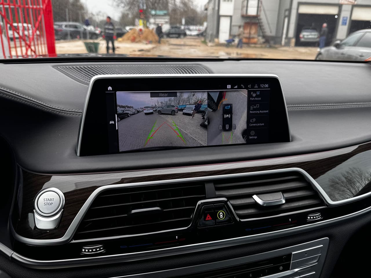 2022 BMW 745e — Miniatură 10