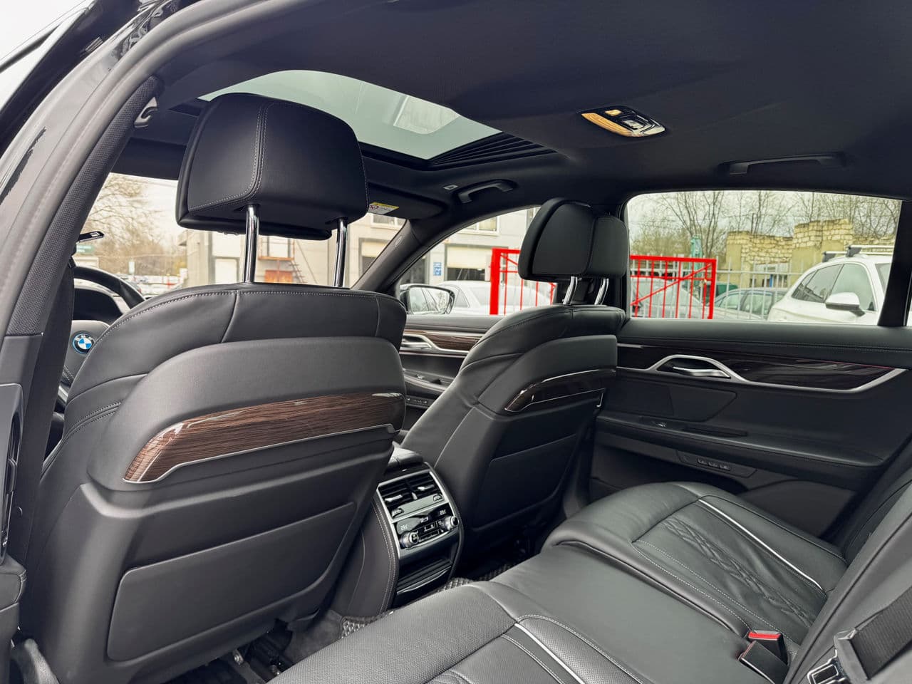 2022 BMW 745e — Miniatură 20