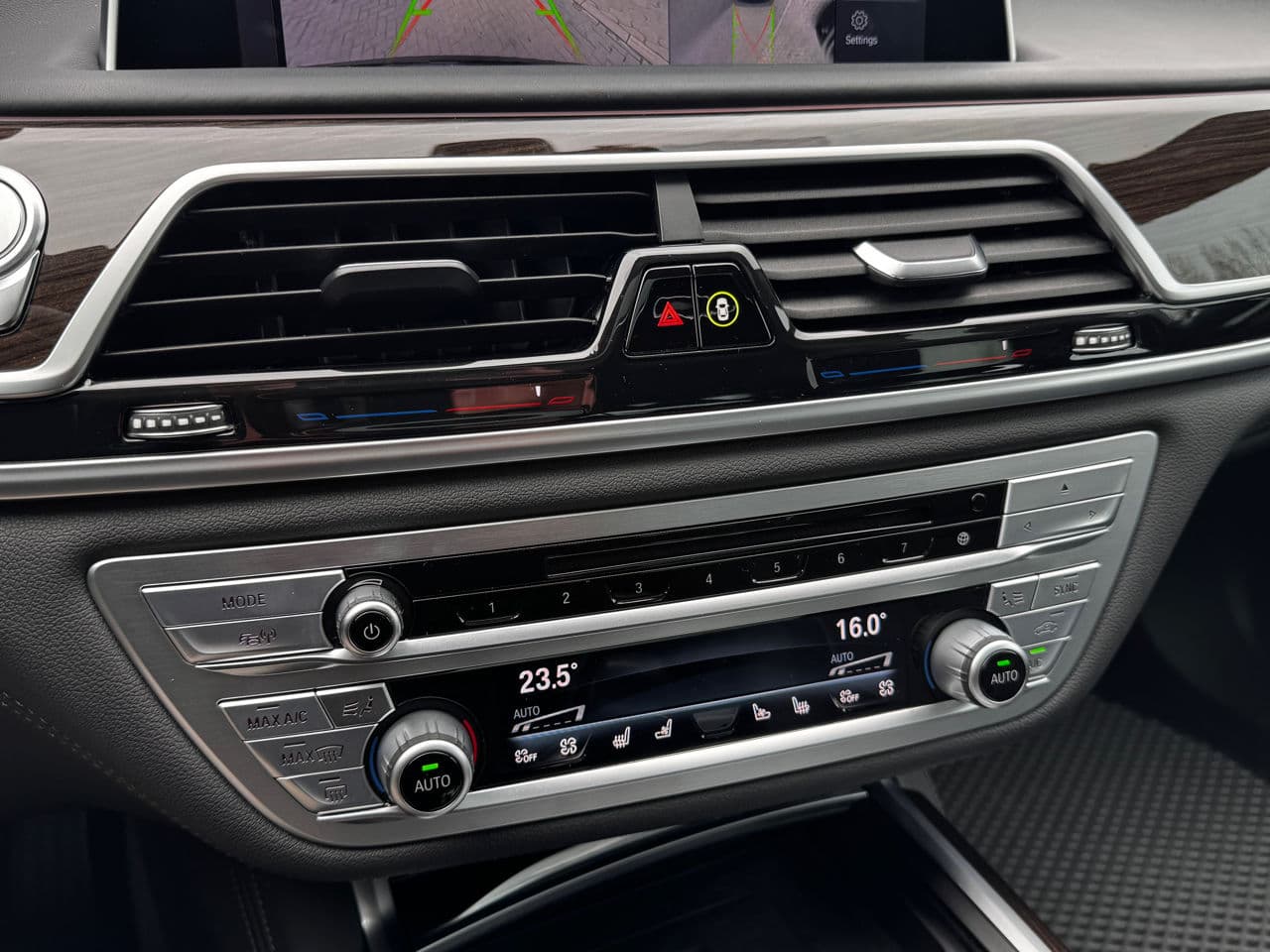 2022 BMW 745e — Miniatură 11