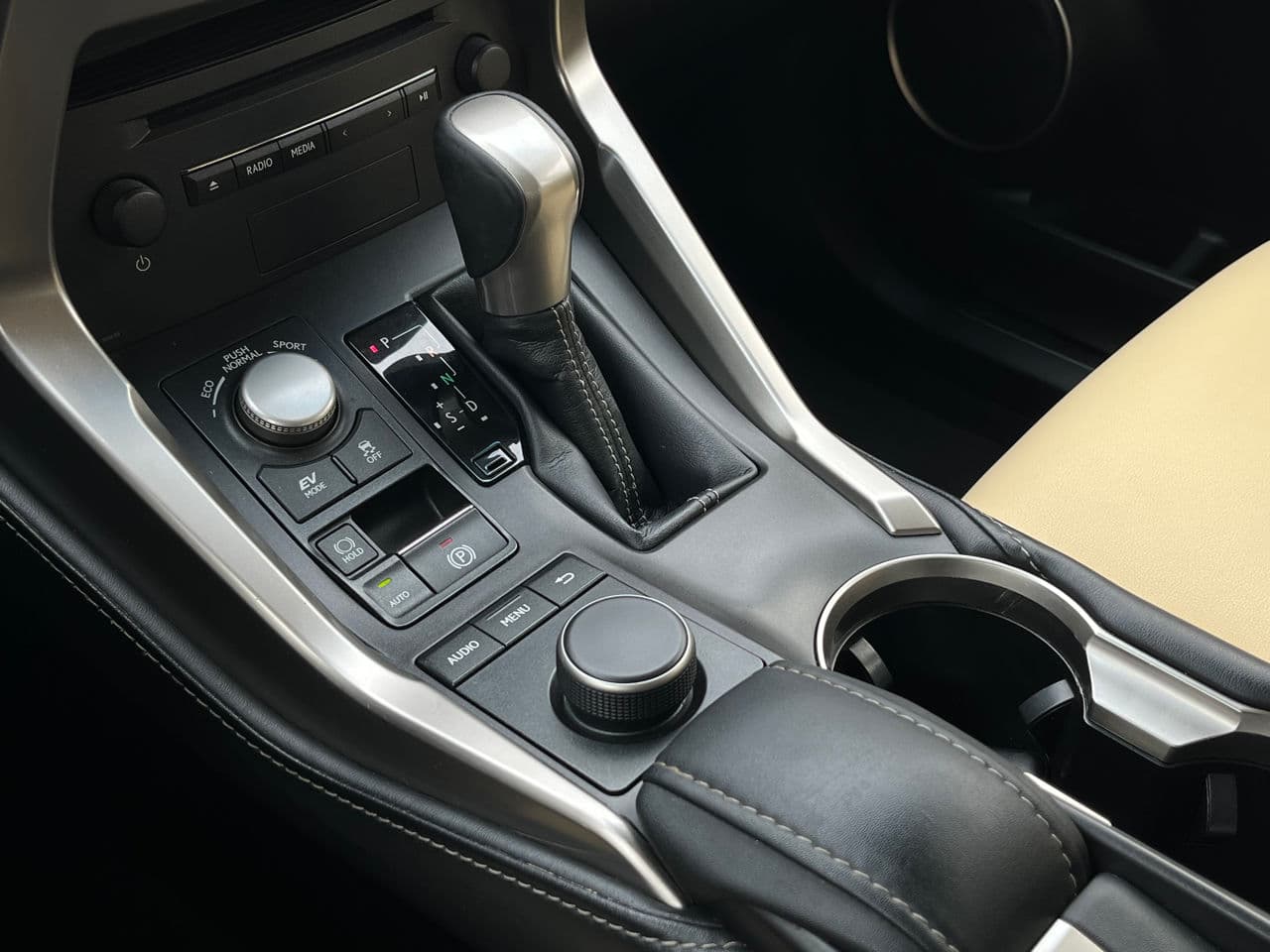 Lexus NX 300H 2017 — Миниатюра 14