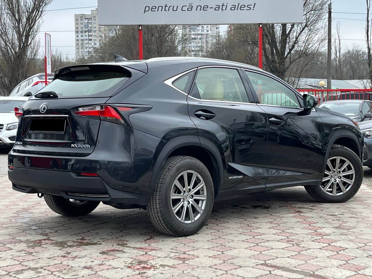 Lexus NX 300H 2017 — Миниатюра 2