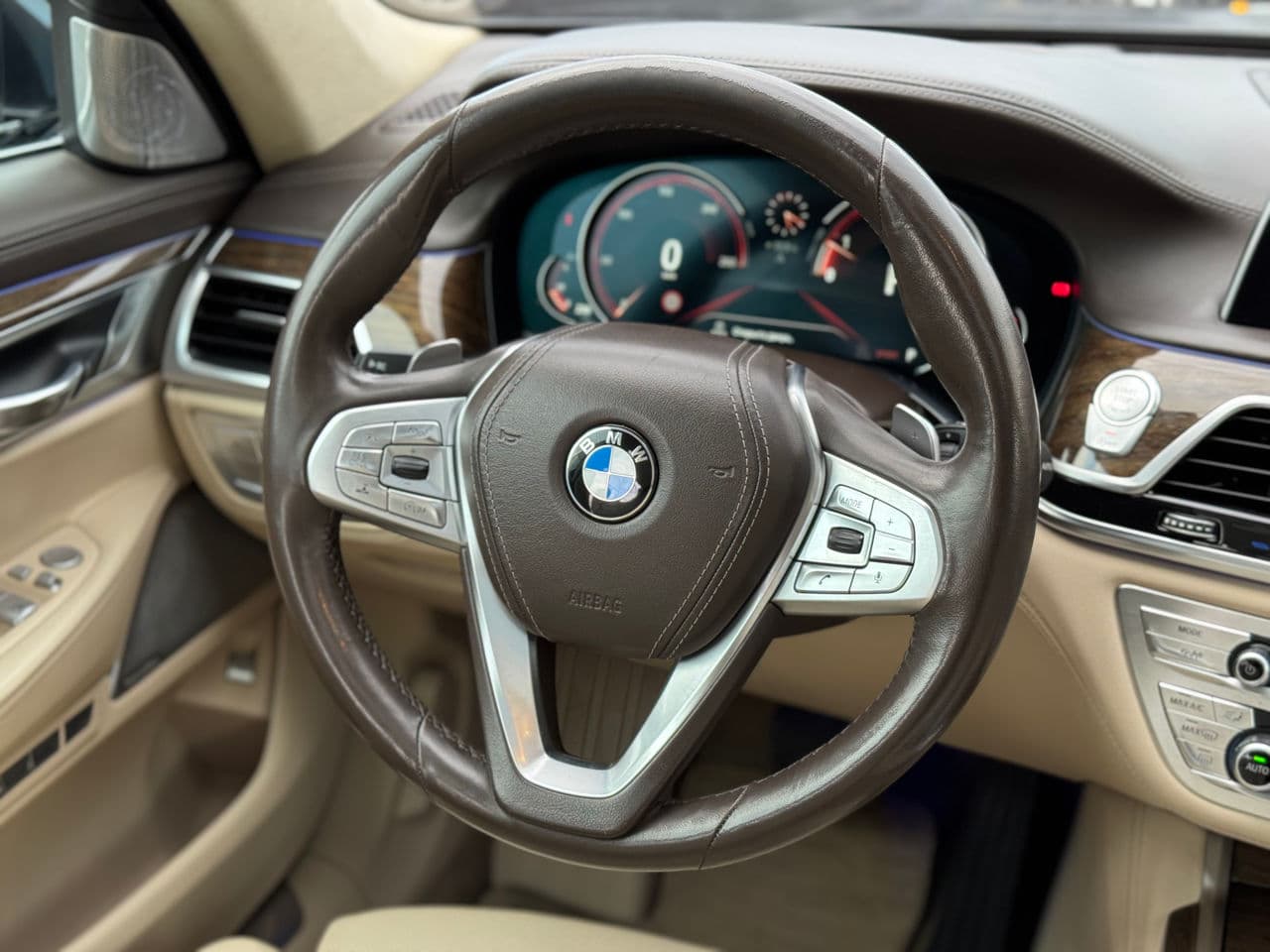 2016 BMW 750 — Miniatură 10