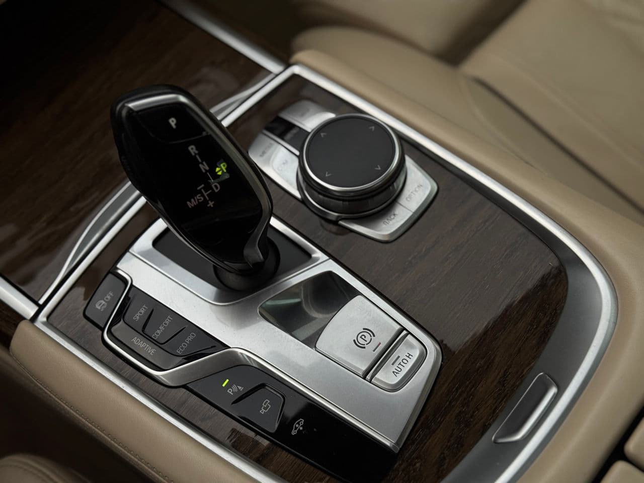 2016 BMW 750 — Miniatură 17