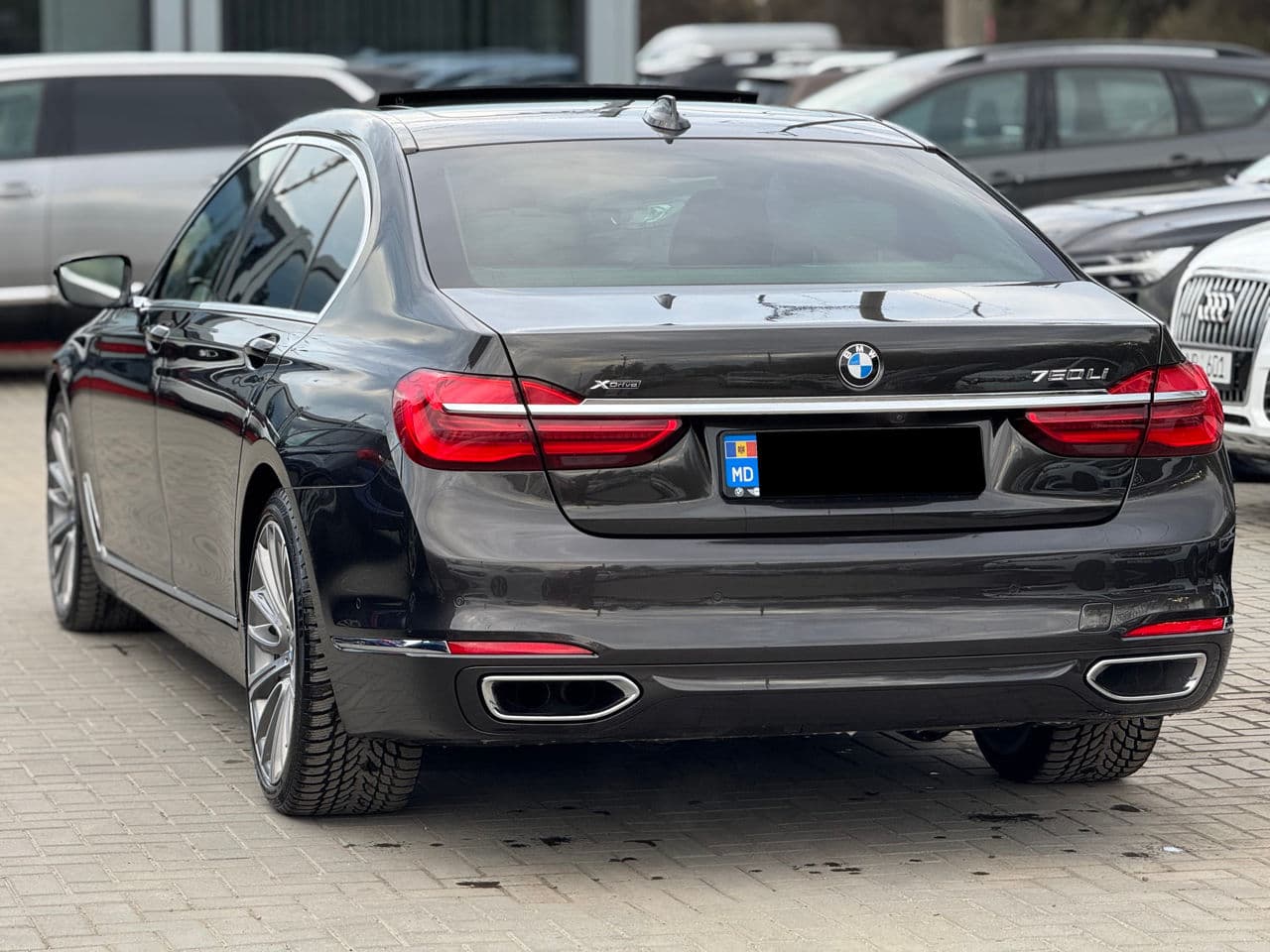 2016 BMW 750 — Miniatură 4