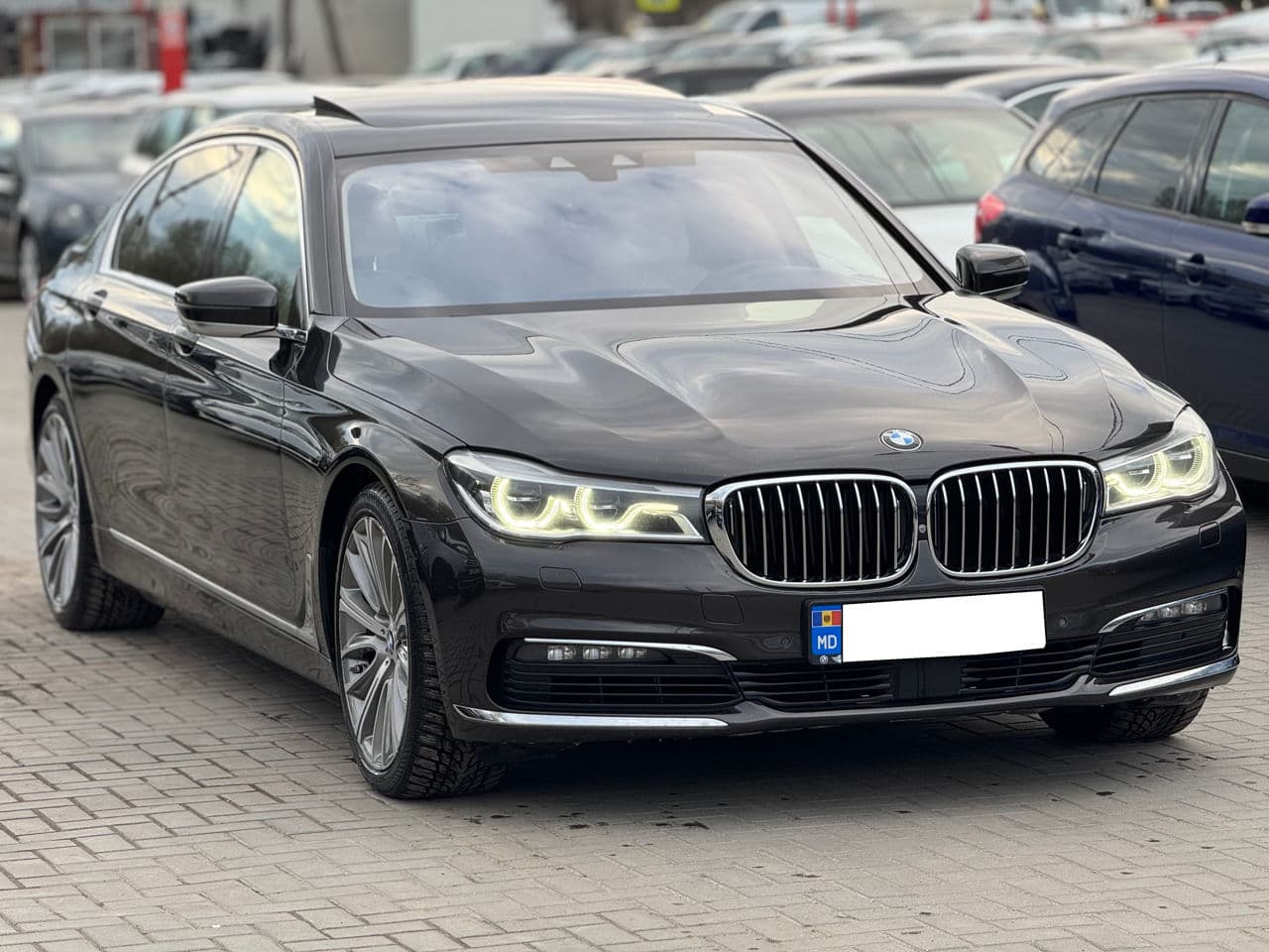 2016 BMW 750 — Miniatură 3