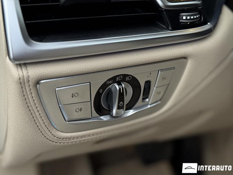 2016 BMW 750 — Miniatură 8