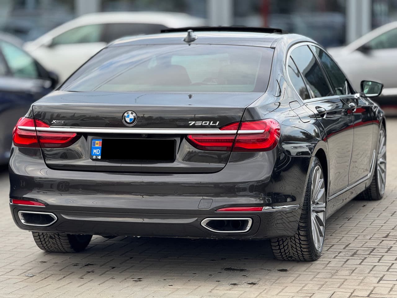 2016 BMW 750 — Miniatură 2