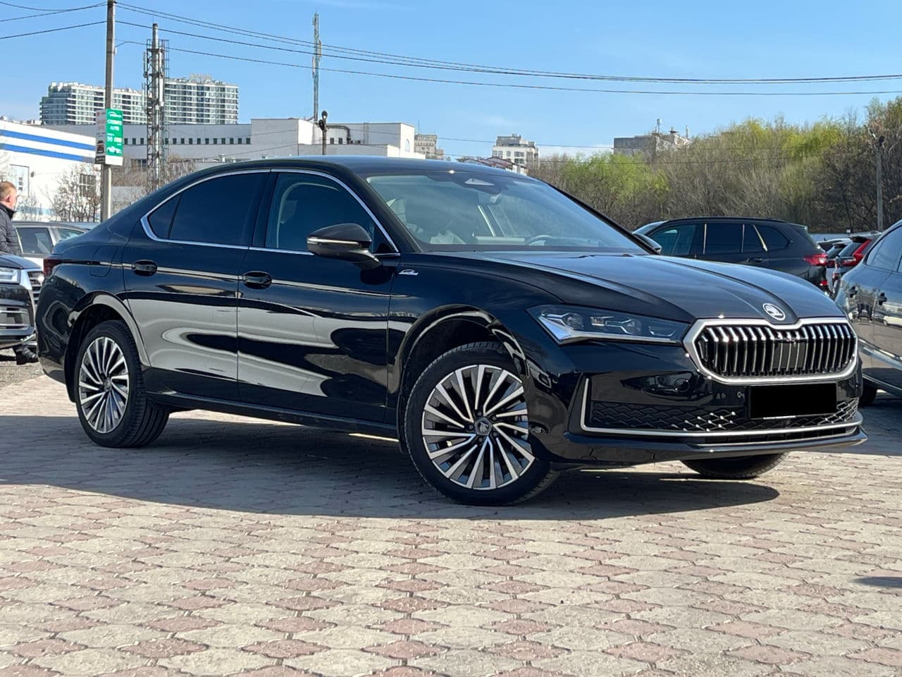2025 Skoda Superb — Miniatură 4