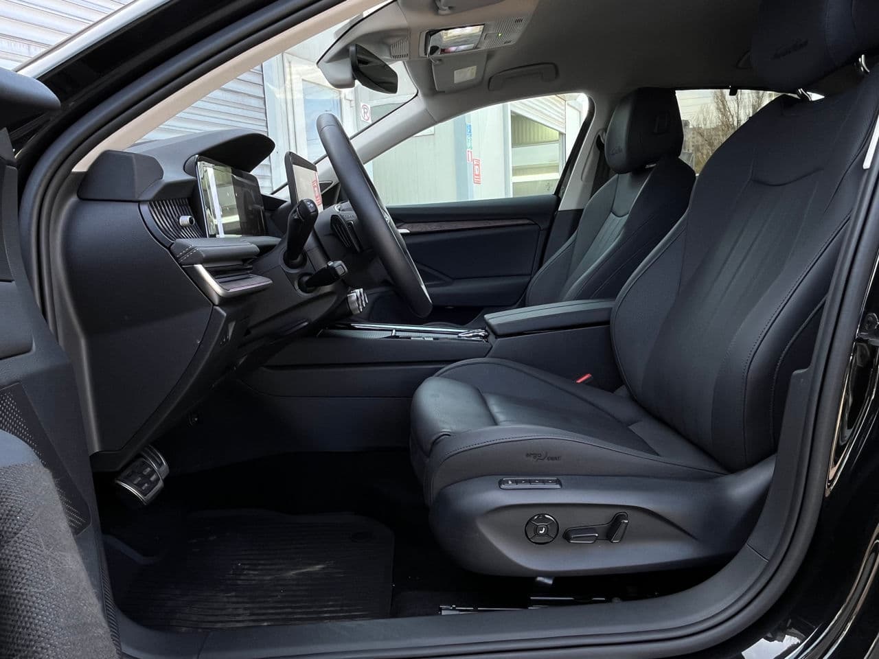 2025 Skoda Superb — Miniatură 5