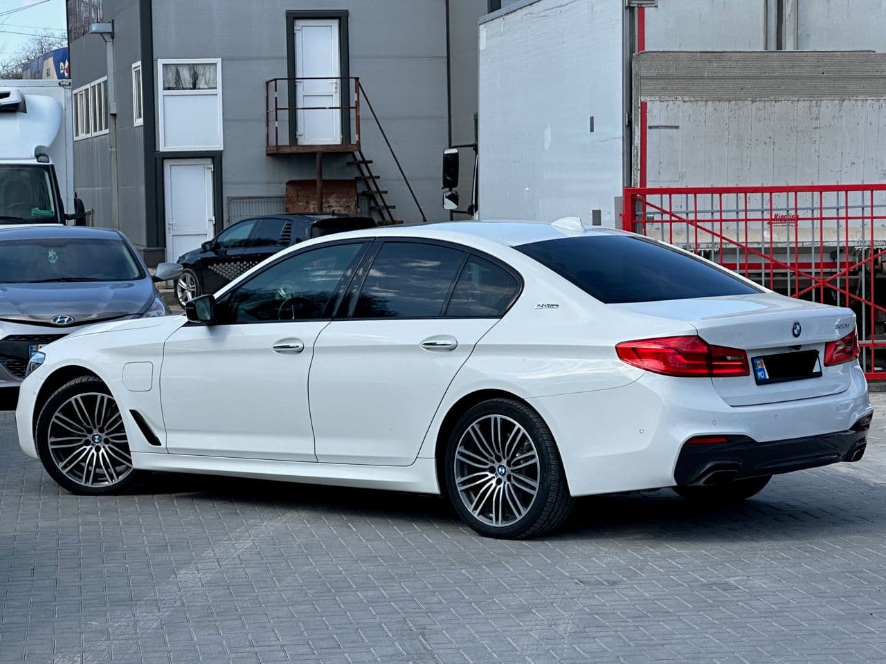 BMW 530e 2018 — Миниатюра 4
