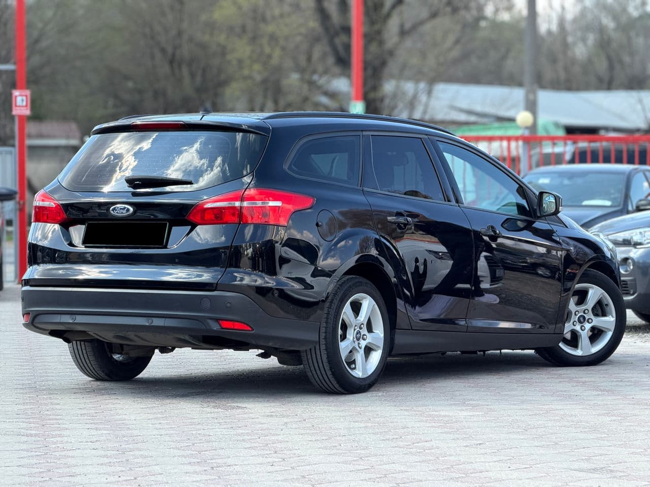 2017 Ford Focus — Miniatură 2