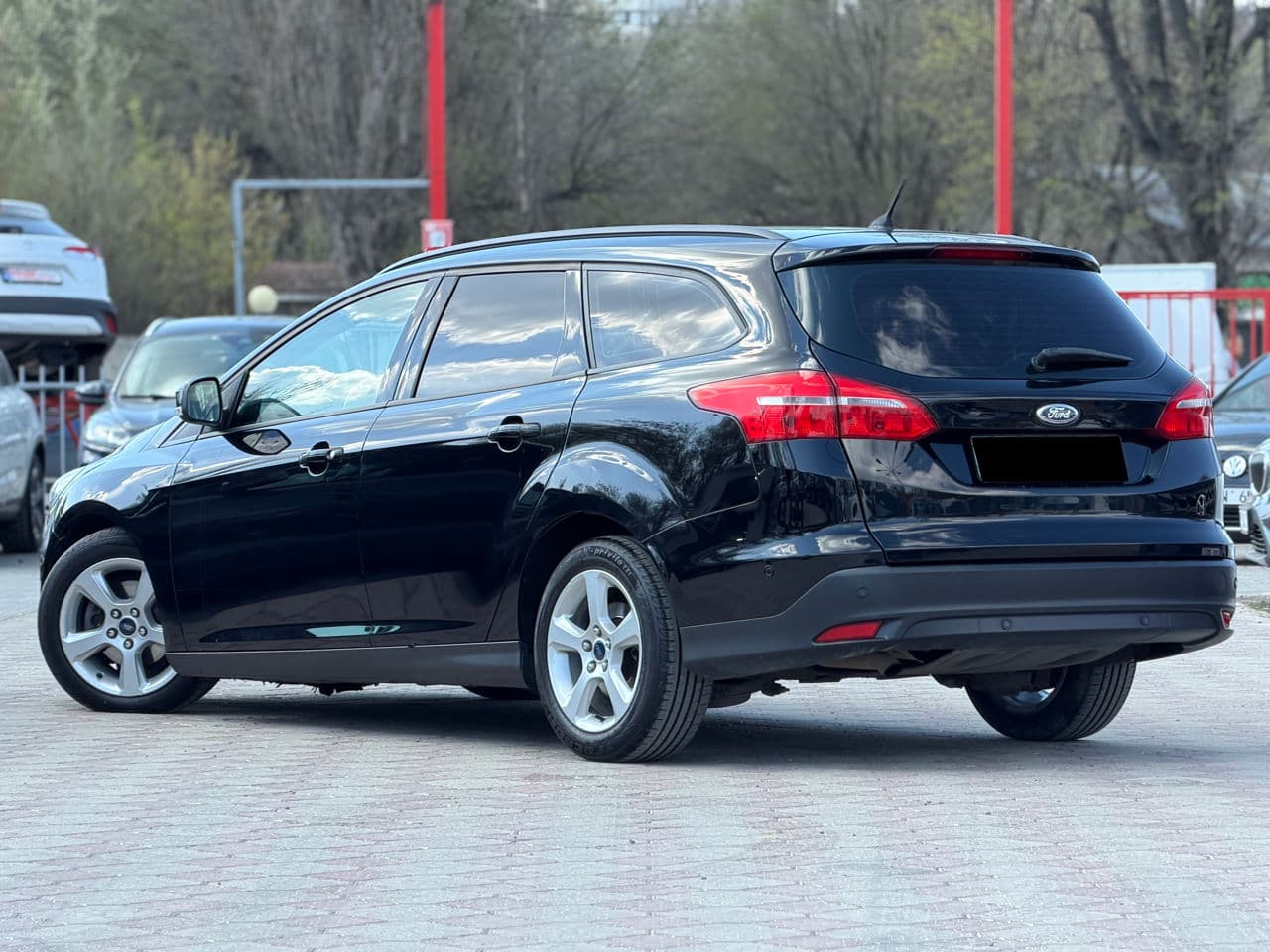 2017 Ford Focus — Miniatură 3