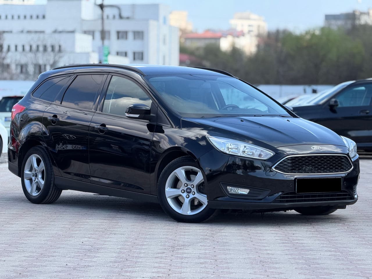 2017 Ford Focus — Miniatură 4