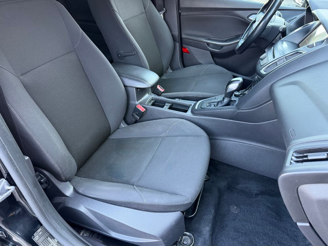 2017 Ford Focus — Miniatură 14
