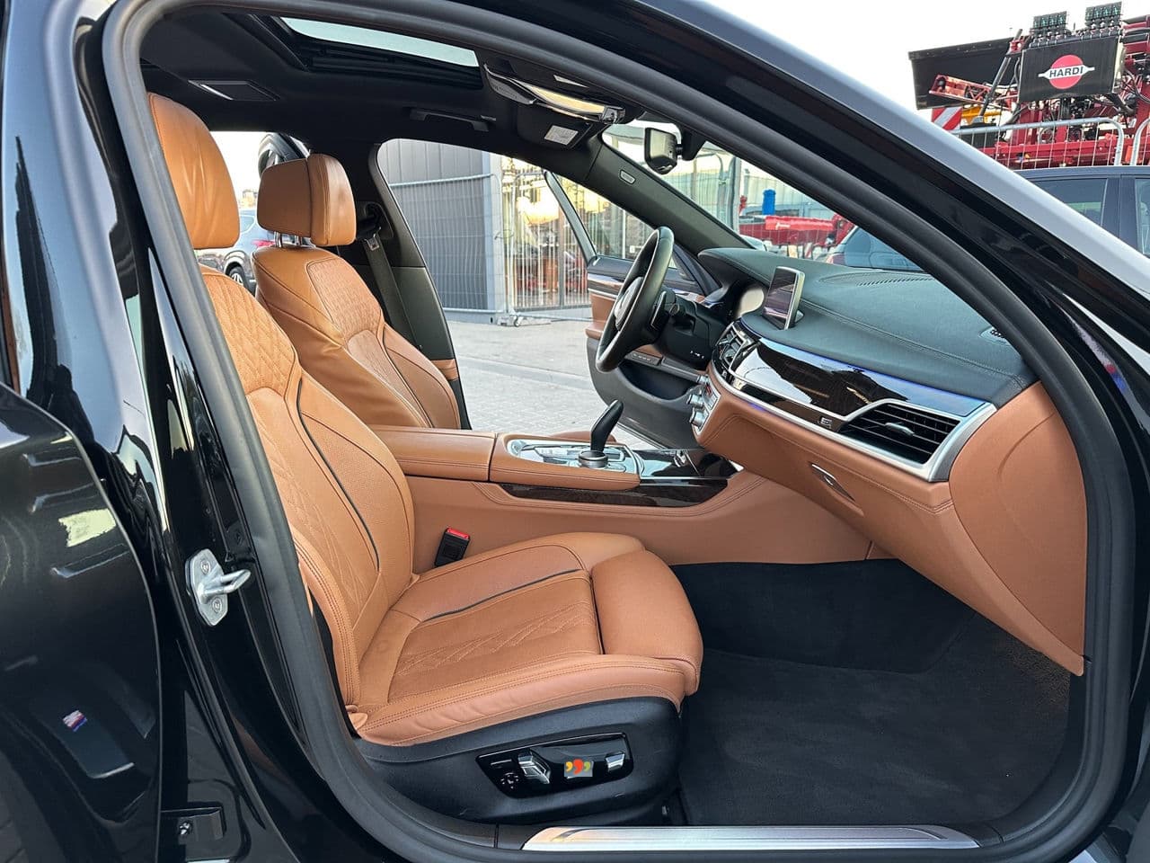 BMW 740 2019 — Миниатюра 18