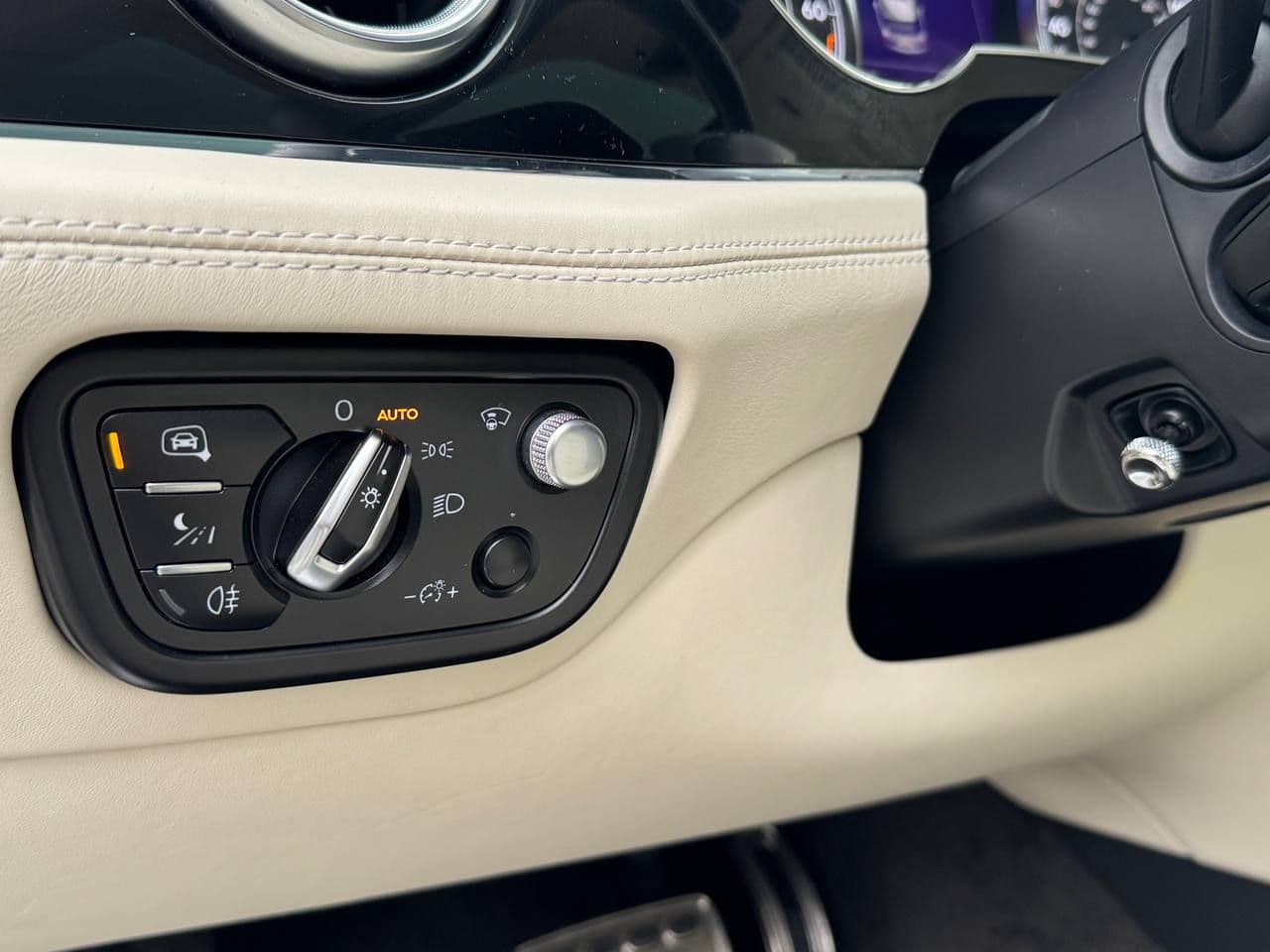 2019 Bentley Bentayga — Miniatură 15