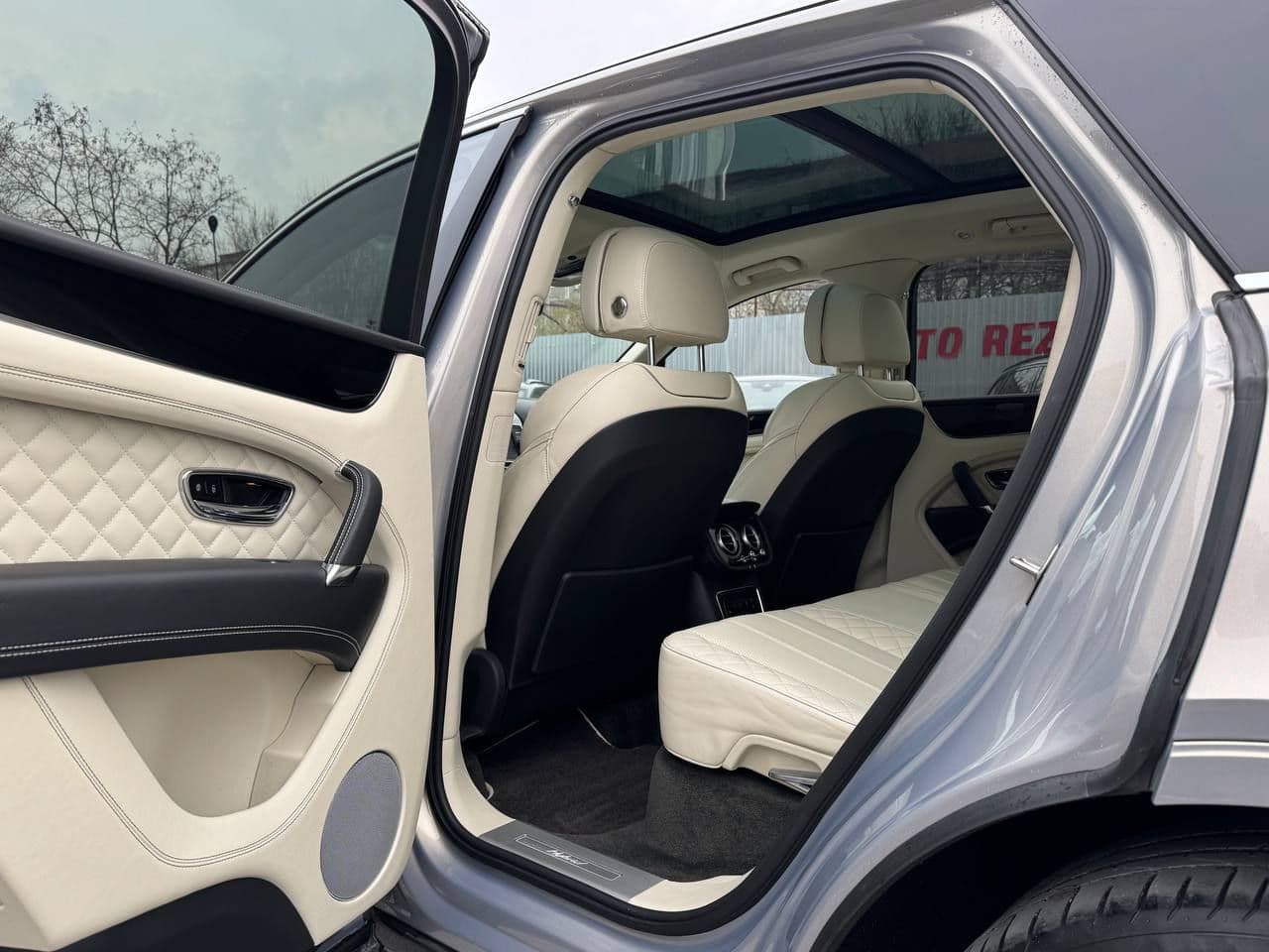 2019 Bentley Bentayga — Miniatură 17