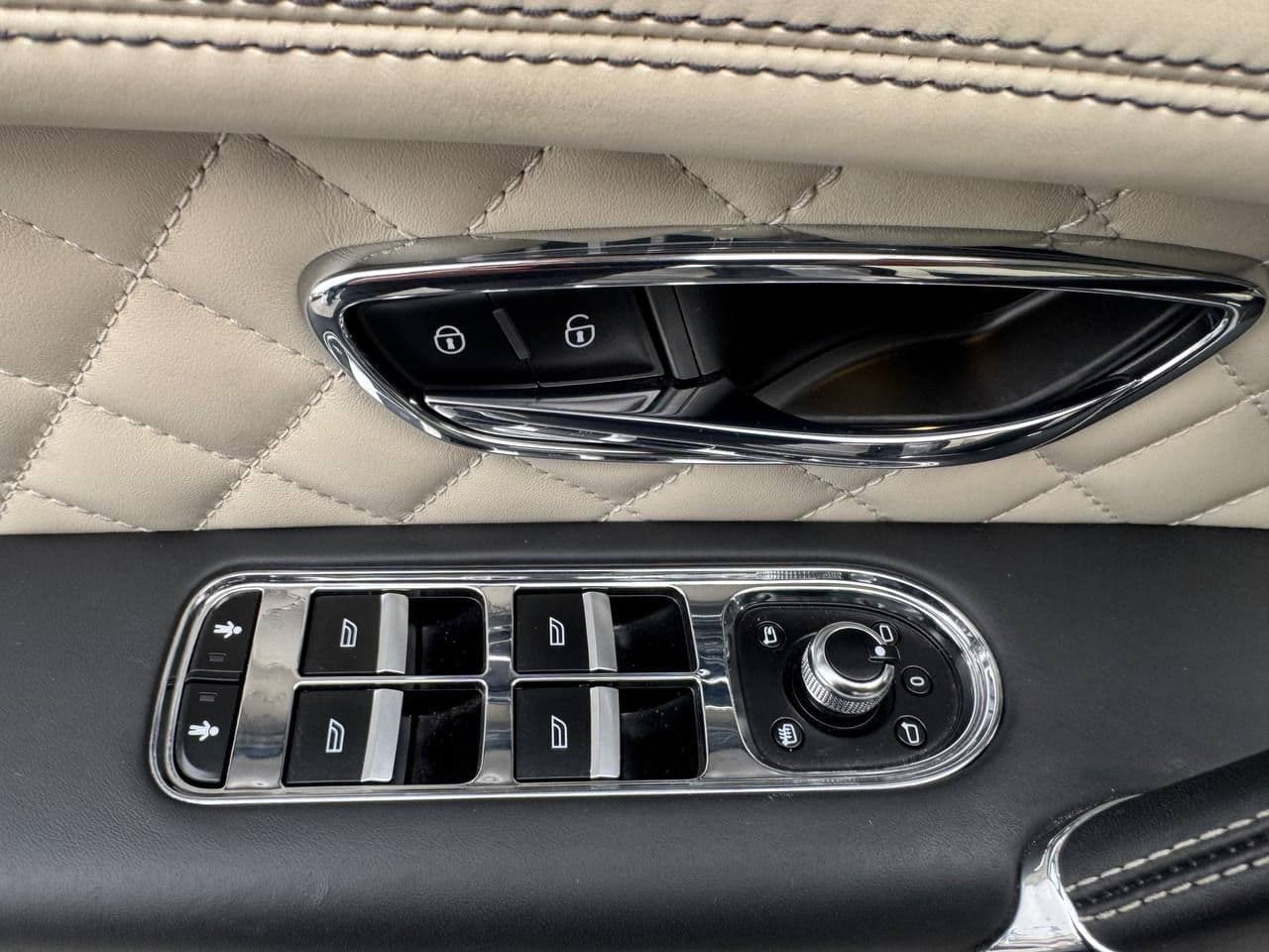 2019 Bentley Bentayga — Miniatură 6