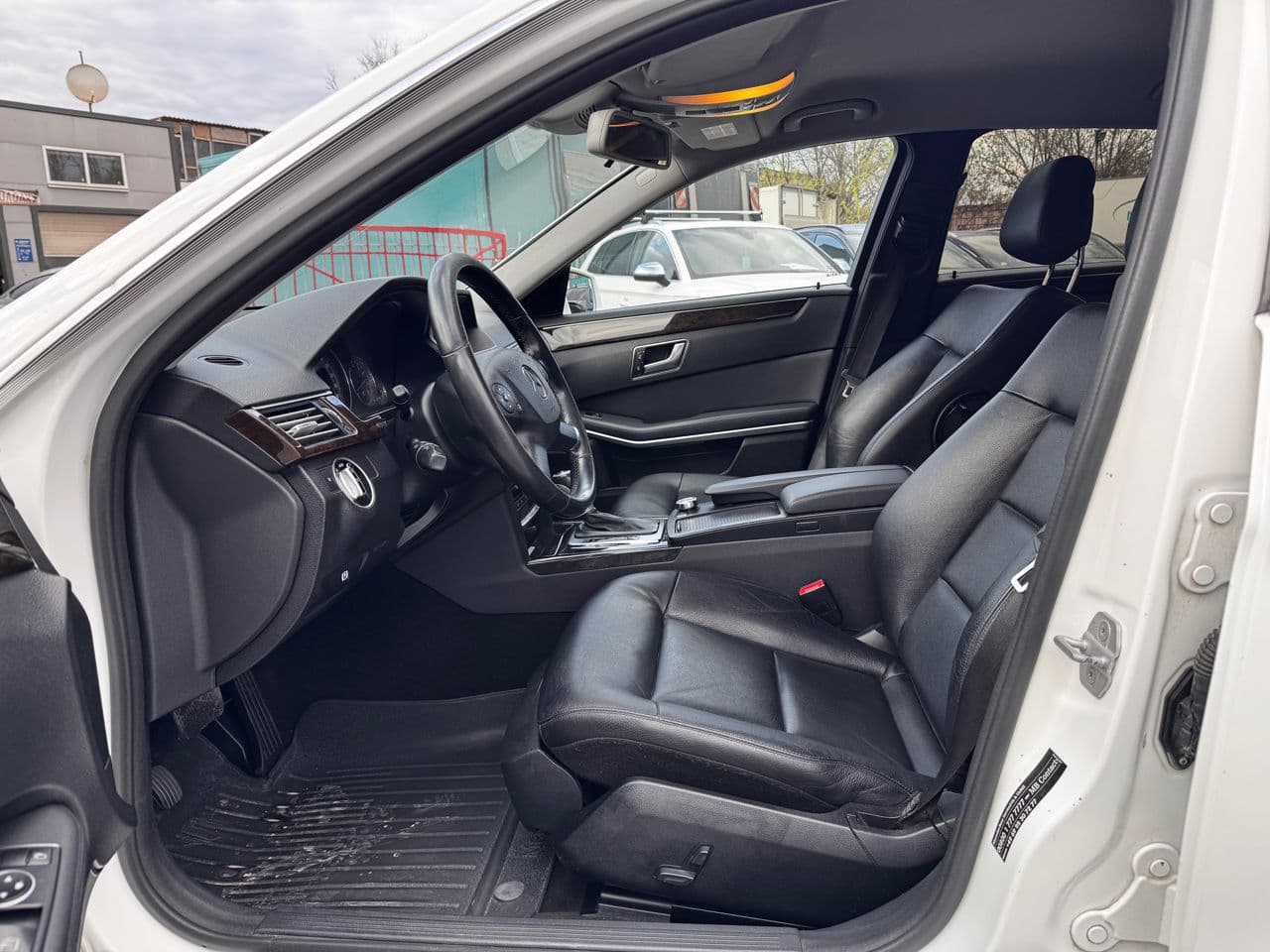 Mercedes E 200 2013 — Миниатюра 5