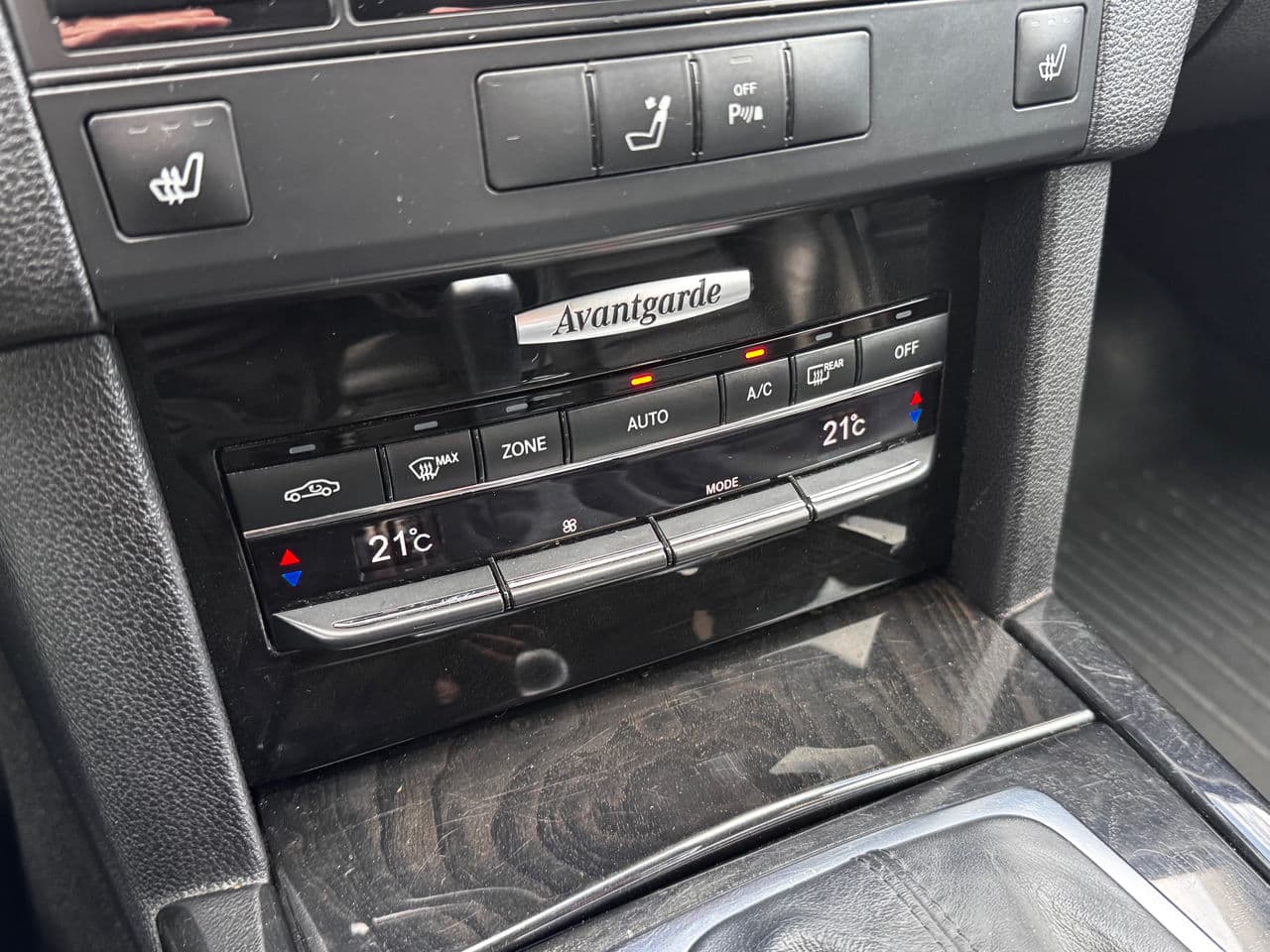 Mercedes E 200 2013 — Миниатюра 12