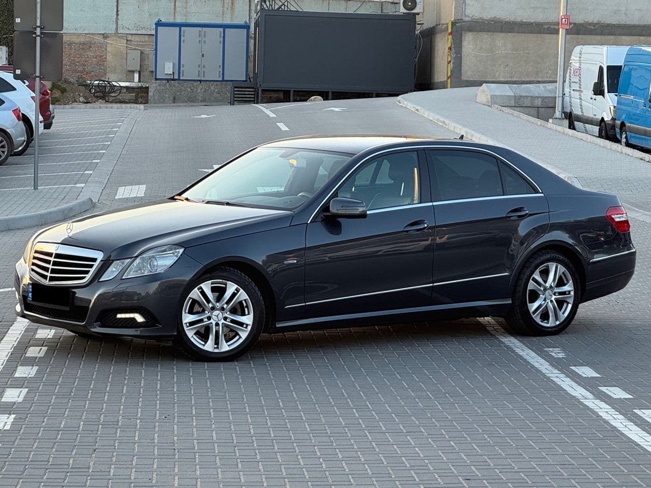 Mercedes E 200 2010 — Миниатюра 2