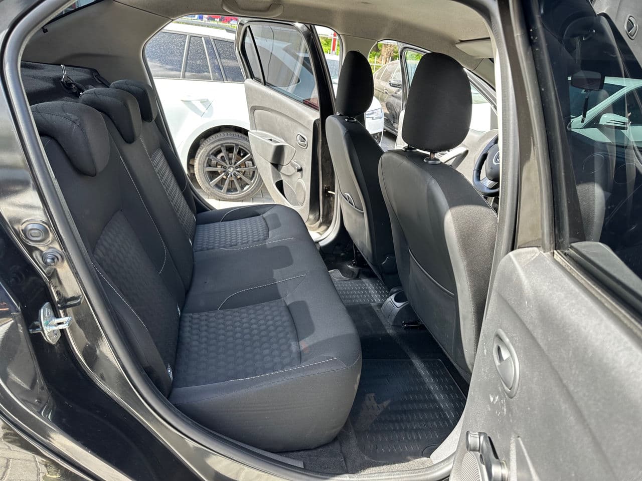 2014 Dacia Logan — Miniatură 14