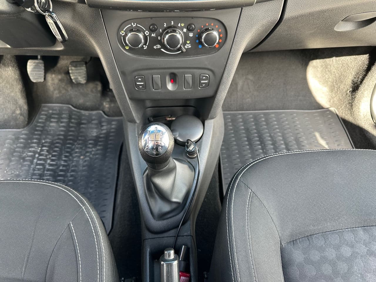 2014 Dacia Logan — Miniatură 11