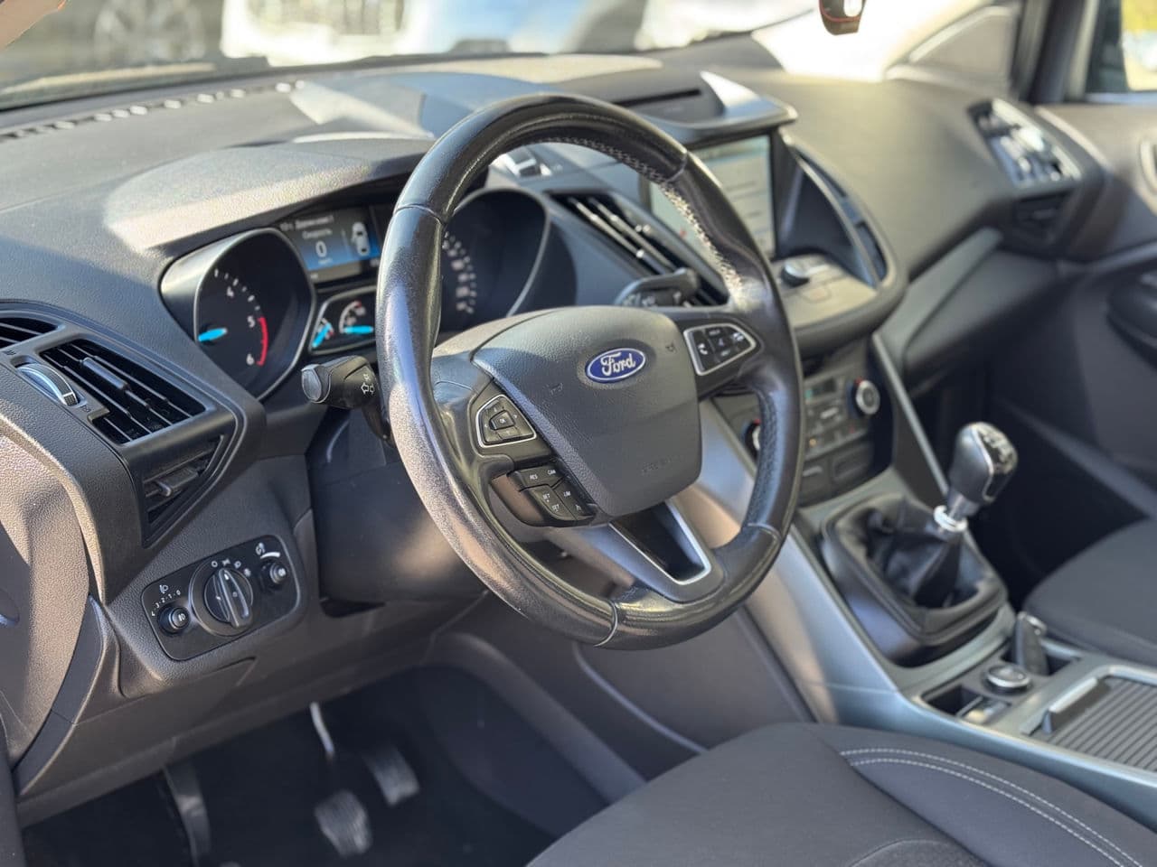 2018 Ford Kuga — Miniatură 8