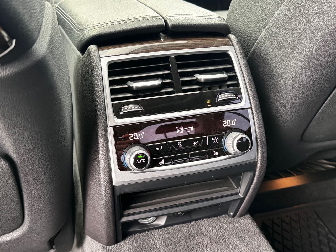 2020 BMW 740 — Miniatură 20