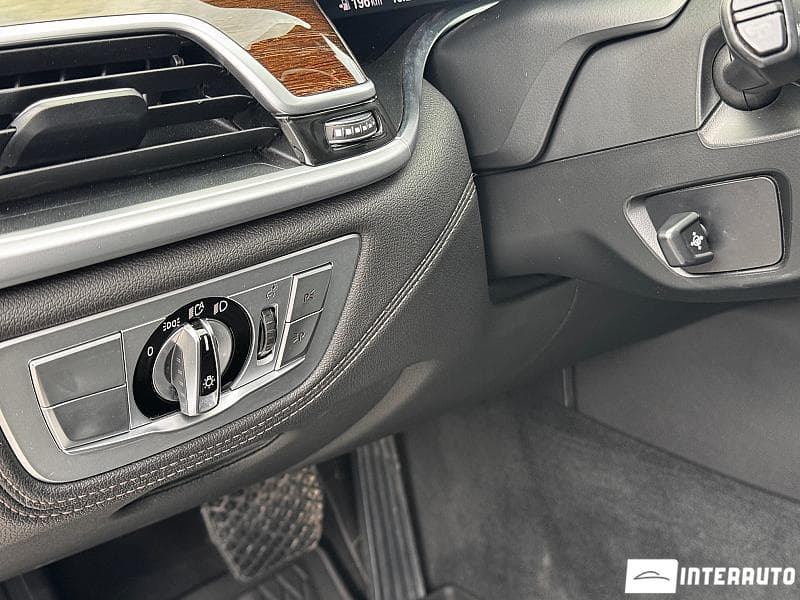 2020 BMW 740 — Miniatură 19