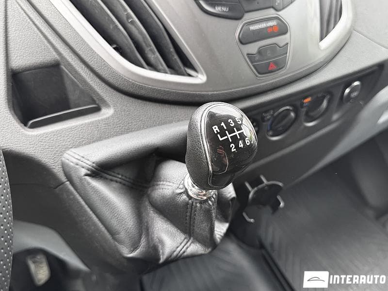 2017 Ford Transit — Miniatură 10