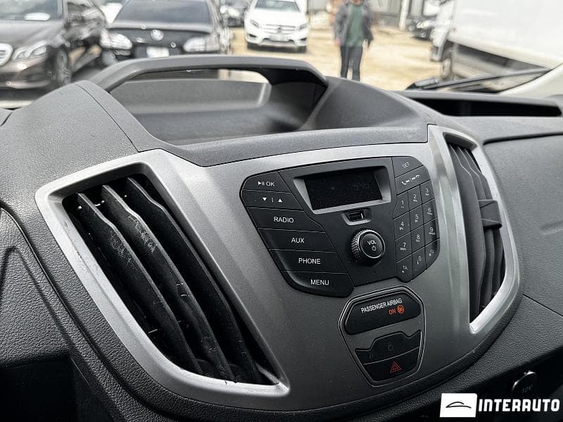 2017 Ford Transit — Miniatură 8