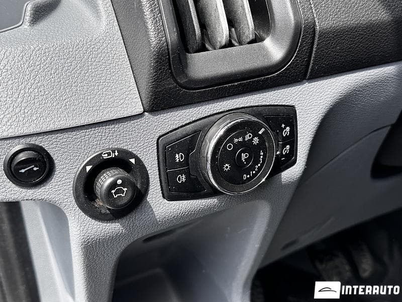 2017 Ford Transit — Miniatură 17