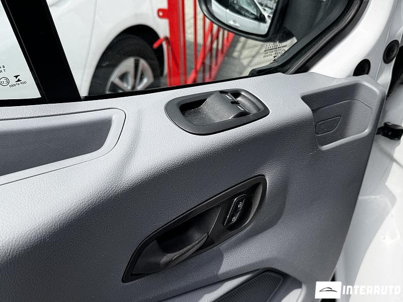 2017 Ford Transit — Miniatură 16