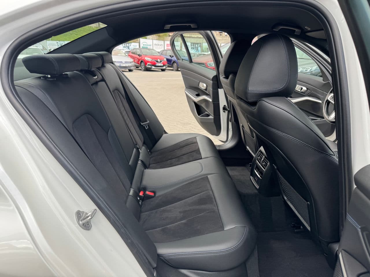 2023 BMW 320E — Miniatură 15