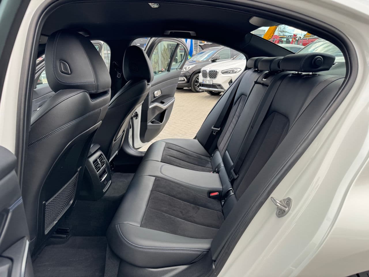 2023 BMW 320E — Miniatură 13